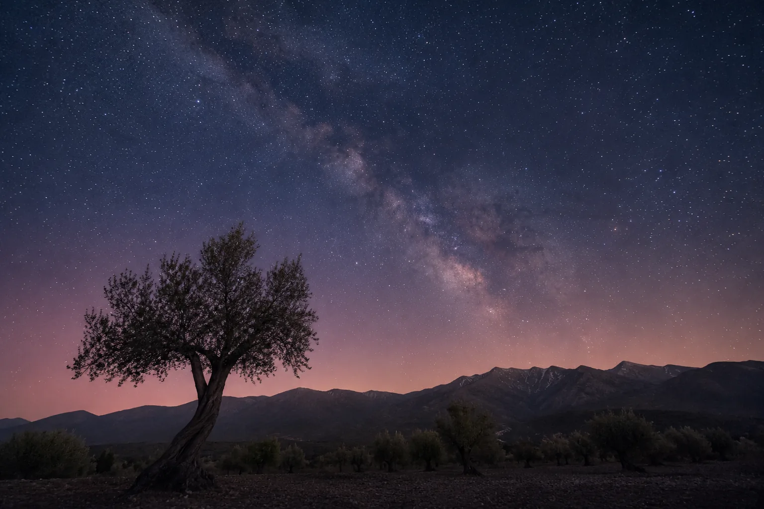 Sierra Nevada bajo cielo estrellado, larga exposicion